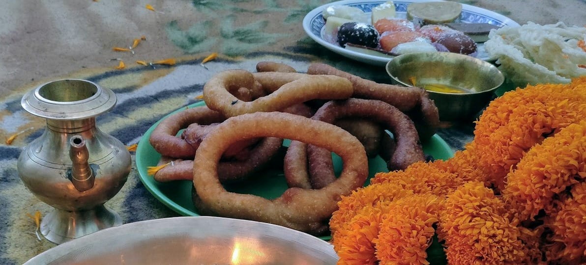 deep fried food near metal dish